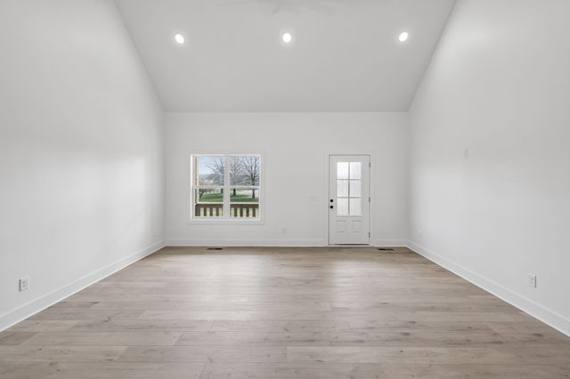 4083 Long Creek Rd, Lafayette, TN 37083