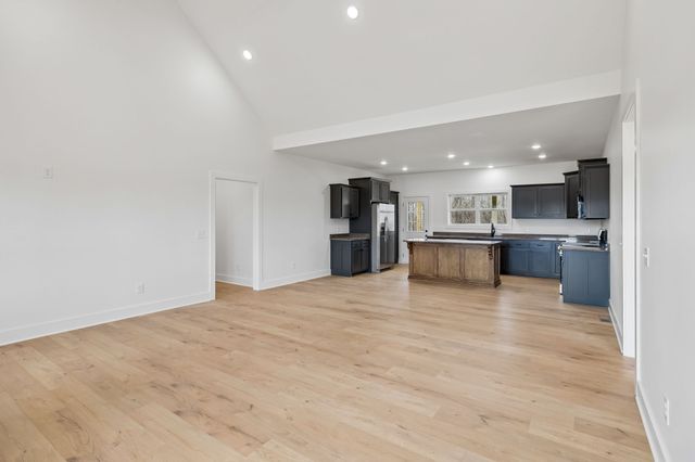 4083 Long Creek Rd, Lafayette, TN 37083