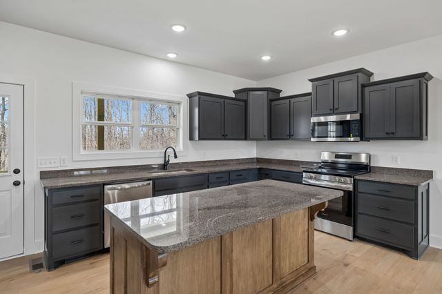 4083 Long Creek Rd, Lafayette, TN 37083