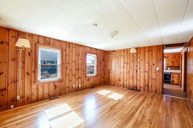 44 Carman Ave, Sandwich, MA 02563