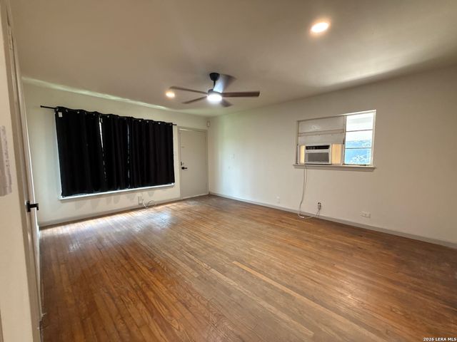 1043 SHADWELL DR, San Antonio, TX 78228