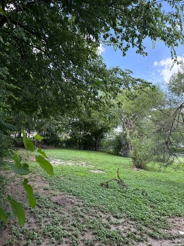 1043 SHADWELL DR, San Antonio, TX 78228