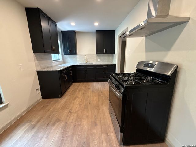 1043 SHADWELL DR, San Antonio, TX 78228