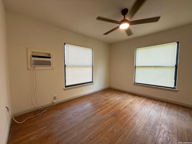 1043 SHADWELL DR, San Antonio, TX 78228