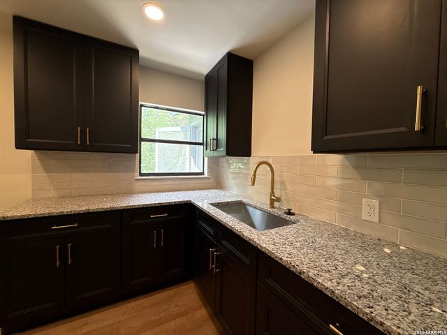 1043 SHADWELL DR, San Antonio, TX 78228