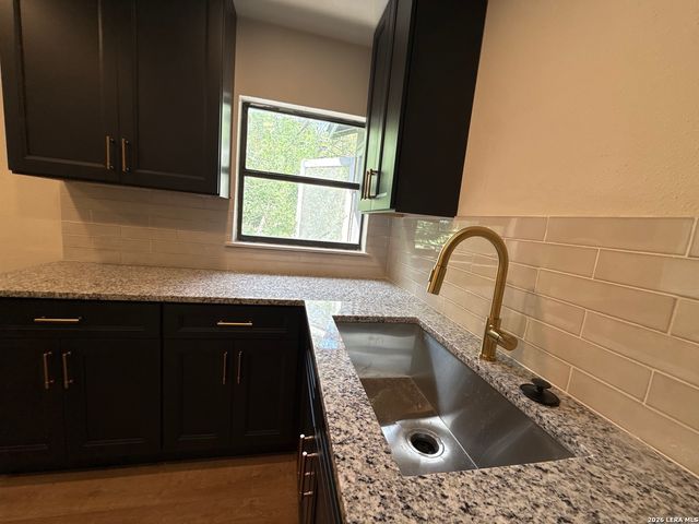 1043 SHADWELL DR, San Antonio, TX 78228
