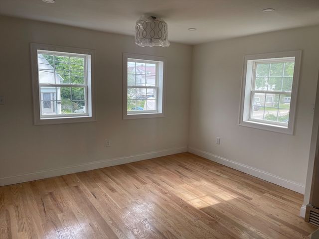 2 Mechanic St, Merrimac, MA 01860
