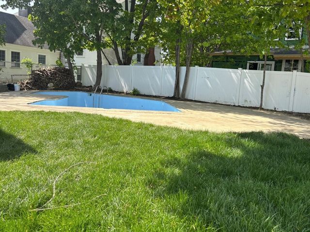 2 Mechanic St, Merrimac, MA 01860