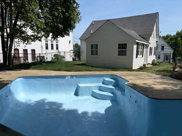 2 Mechanic St, Merrimac, MA 01860