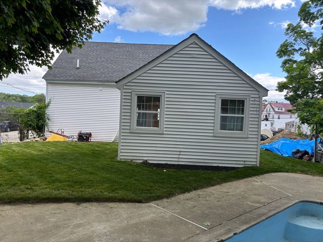 2 Mechanic St, Merrimac, MA 01860