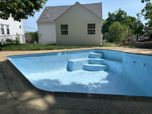 2 Mechanic St, Merrimac, MA 01860
