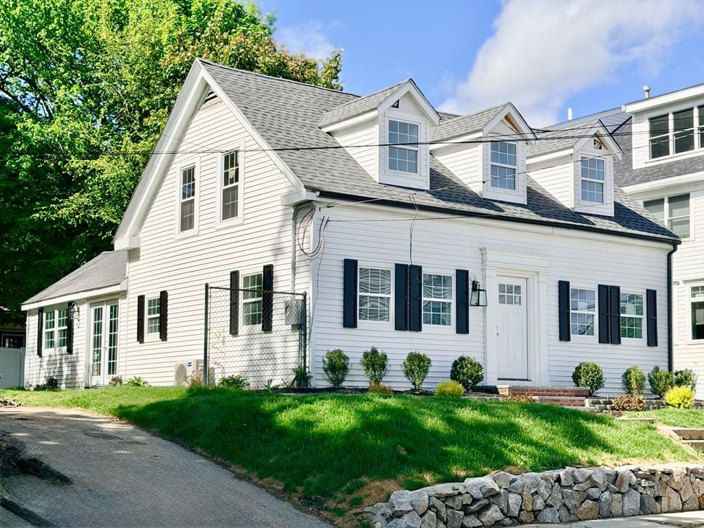 2 Mechanic St, Merrimac, MA 01860