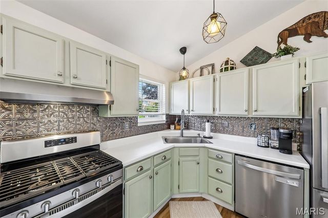547 Schrader Farm Drive, St Peters, MO 63376