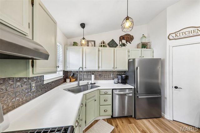 547 Schrader Farm Drive, St Peters, MO 63376