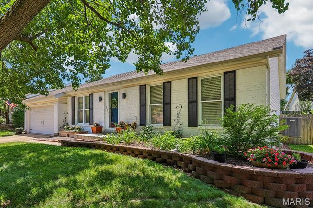 547 Schrader Farm Drive, St Peters, MO 63376