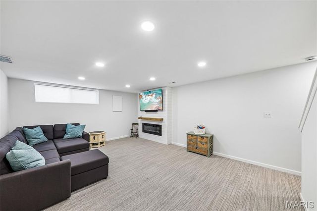 547 Schrader Farm Drive, St Peters, MO 63376