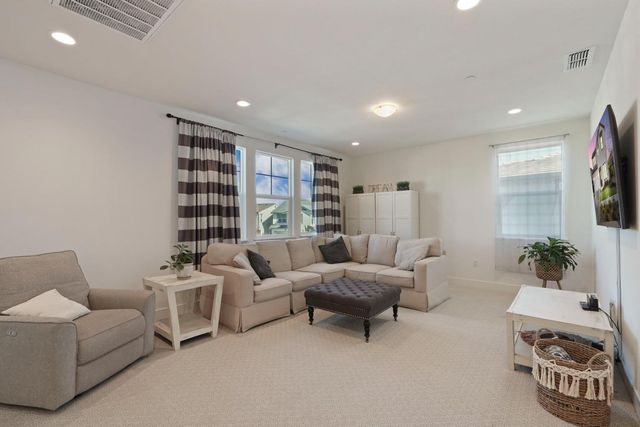 3242 Shrute Dr, Lathrop, CA 95330