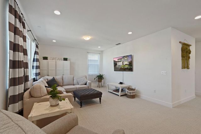 3242 Shrute Dr, Lathrop, CA 95330