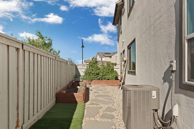 3242 Shrute Dr, Lathrop, CA 95330