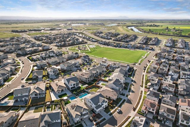 3242 Shrute Dr, Lathrop, CA 95330