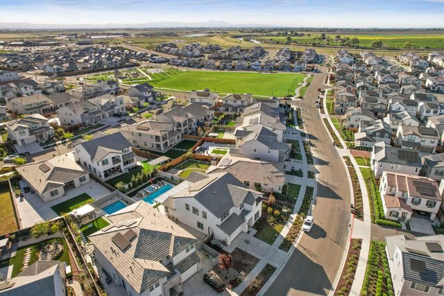 3242 Shrute Dr, Lathrop, CA 95330