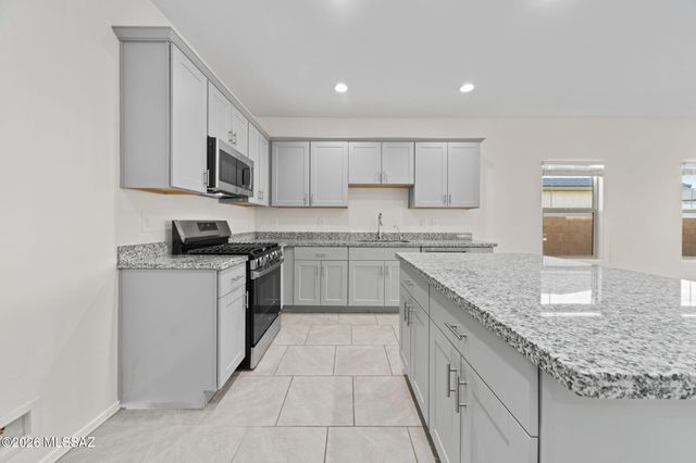 12143 E Rose Frances Drive, Vail, AZ 85641