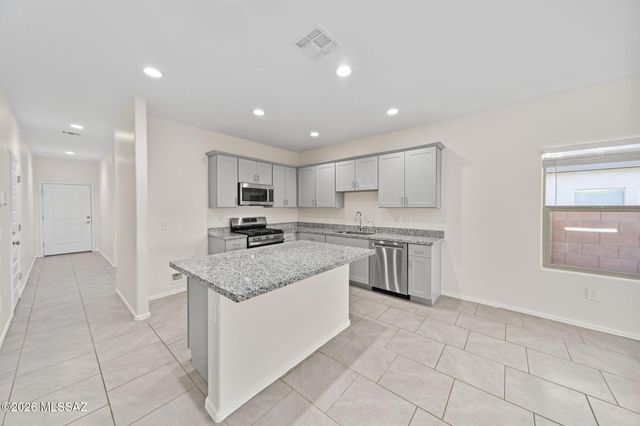 12143 E Rose Frances Drive, Vail, AZ 85641