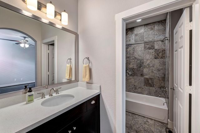 2424 Couch Street, Houston, TX 77008