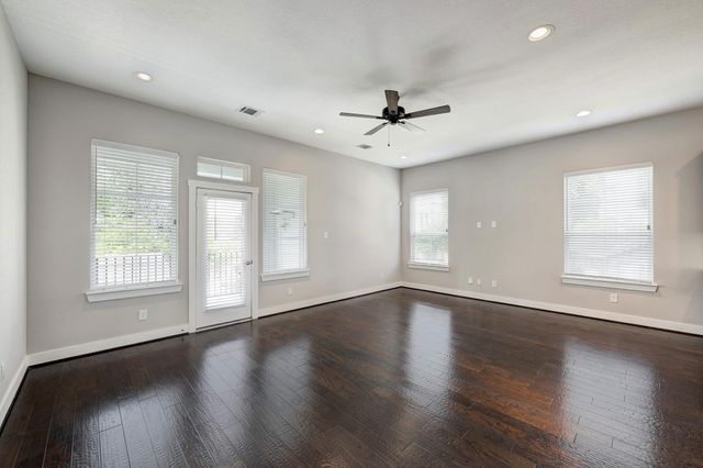 2424 Couch Street, Houston, TX 77008