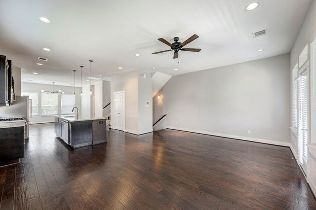 2424 Couch Street, Houston, TX 77008