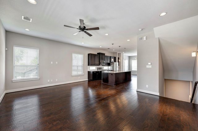 2424 Couch Street, Houston, TX 77008