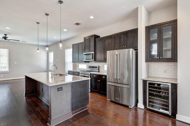 2424 Couch Street, Houston, TX 77008