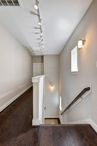 2424 Couch Street, Houston, TX 77008