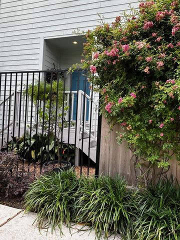 2424 Couch Street, Houston, TX 77008