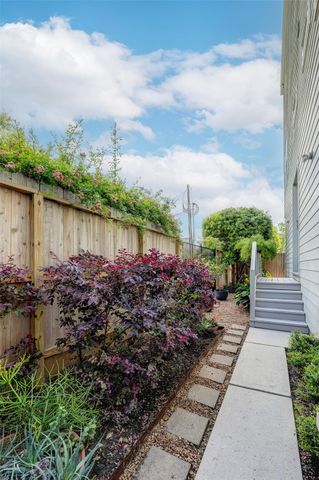 2424 Couch Street, Houston, TX 77008