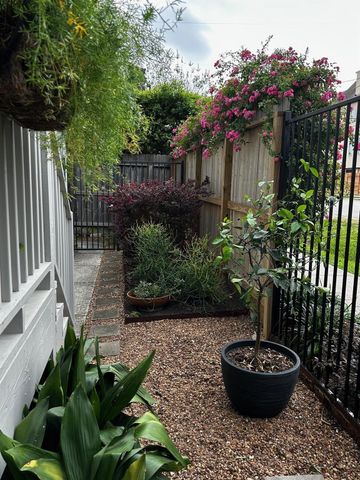 2424 Couch Street, Houston, TX 77008