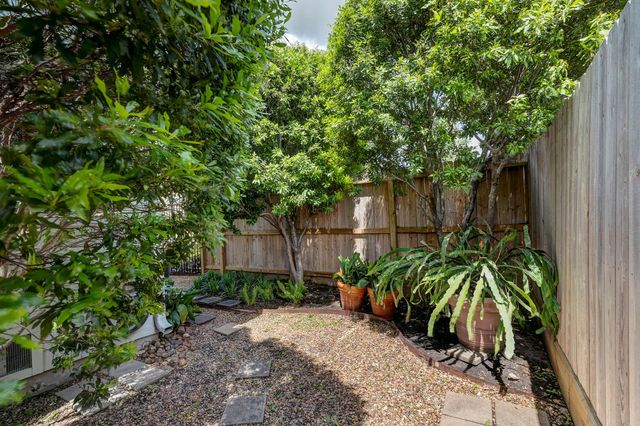 2424 Couch Street, Houston, TX 77008