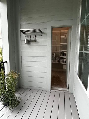 2424 Couch Street, Houston, TX 77008