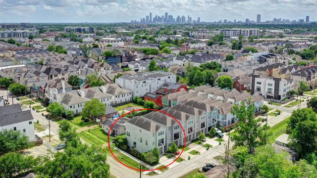 2424 Couch Street, Houston, TX 77008