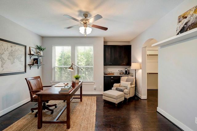 2424 Couch Street, Houston, TX 77008