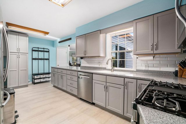 1711 W Clinton Street, Goshen, IN 46526