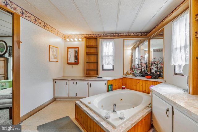 16 HOLLY CT, Mays Landing, NJ 08330