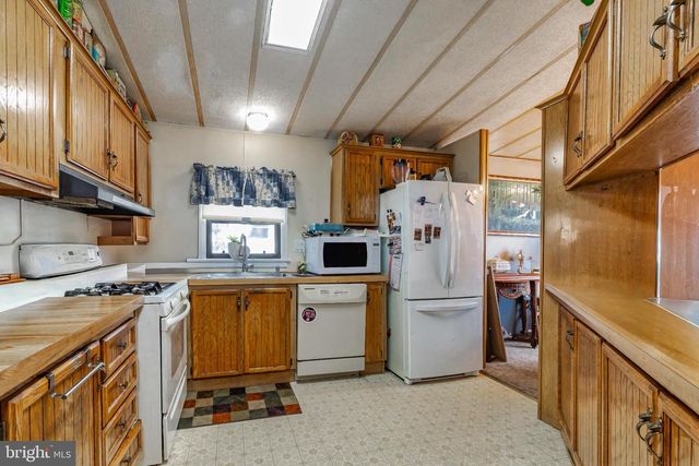 16 HOLLY CT, Mays Landing, NJ 08330