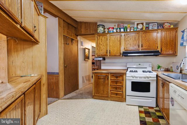 16 HOLLY CT, Mays Landing, NJ 08330