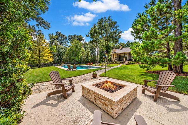 240 Lakeside Hills Drive, Montgomery, TX 77316