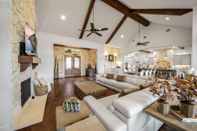 240 Lakeside Hills Drive, Montgomery, TX 77316