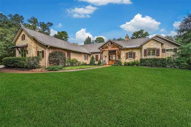 240 Lakeside Hills Drive, Montgomery, TX 77316