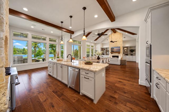 240 Lakeside Hills Drive, Montgomery, TX 77316