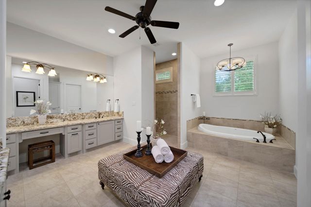 240 Lakeside Hills Drive, Montgomery, TX 77316