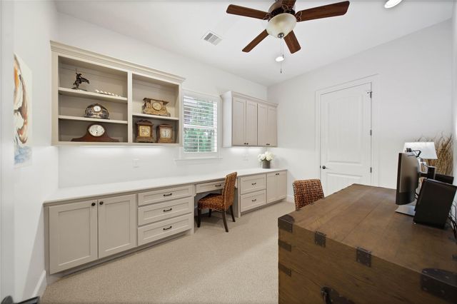 240 Lakeside Hills Drive, Montgomery, TX 77316